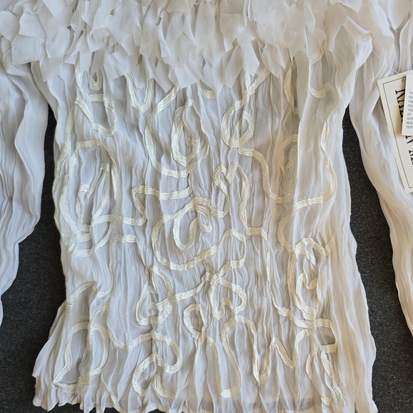 Kaelyn Max Crinkle Ruffle Top Size Small White Long Flared Sleeves Y2K Style - Picture 8 of 10